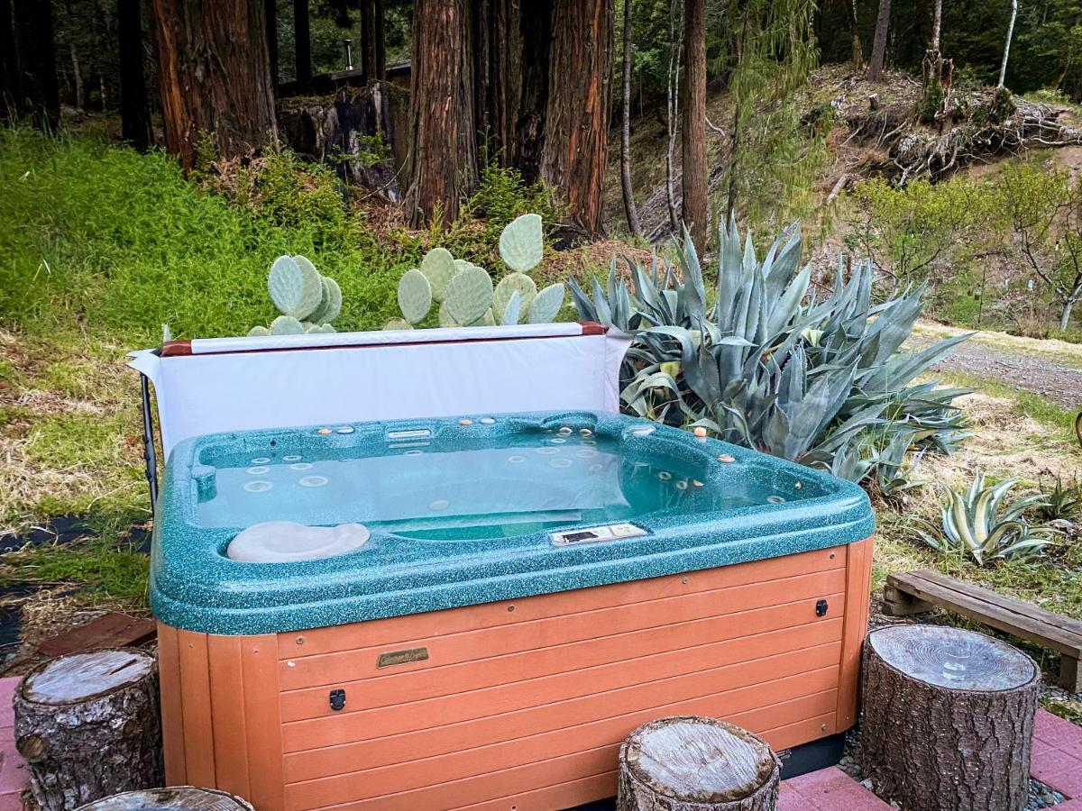 Glamping In The Redwoods With A Hot Tub! Hotel Garberville Eksteriør billede